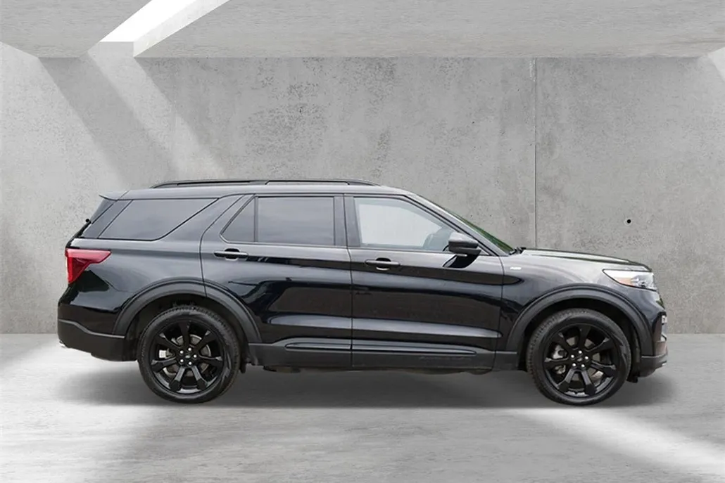 2023 Ford Explorer ST-Line photo 1