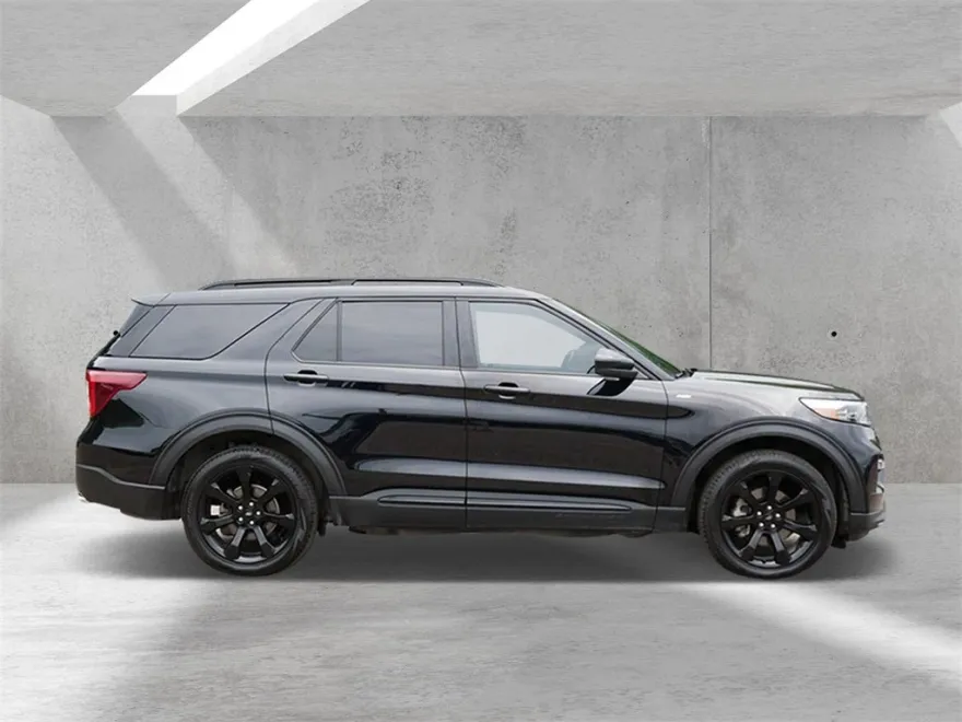 2023 Ford Explorer ST-Line photo 1
