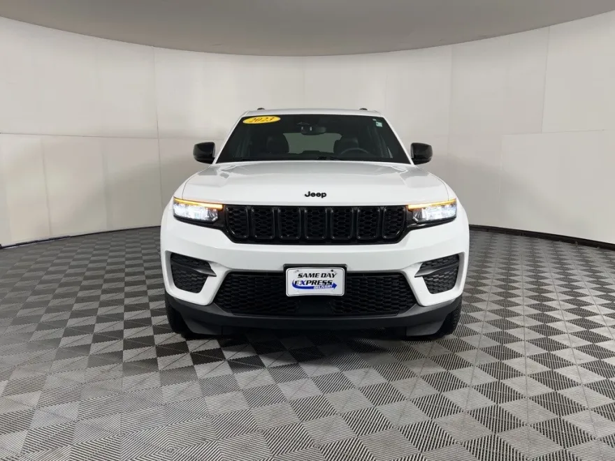 2023 Jeep Grand Cherokee Laredo Altitude X photo 1