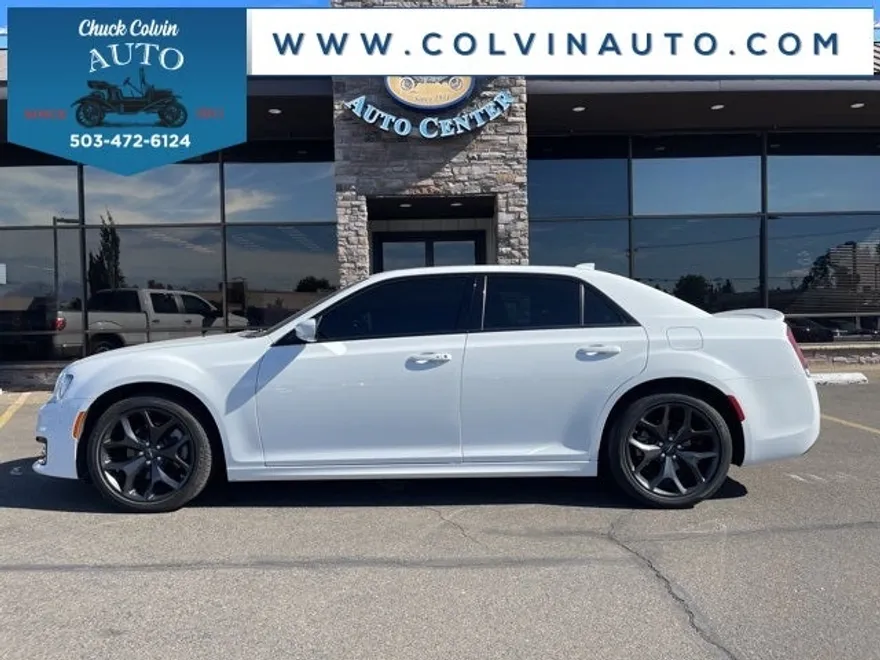 2023 Chrysler 300 S photo 1