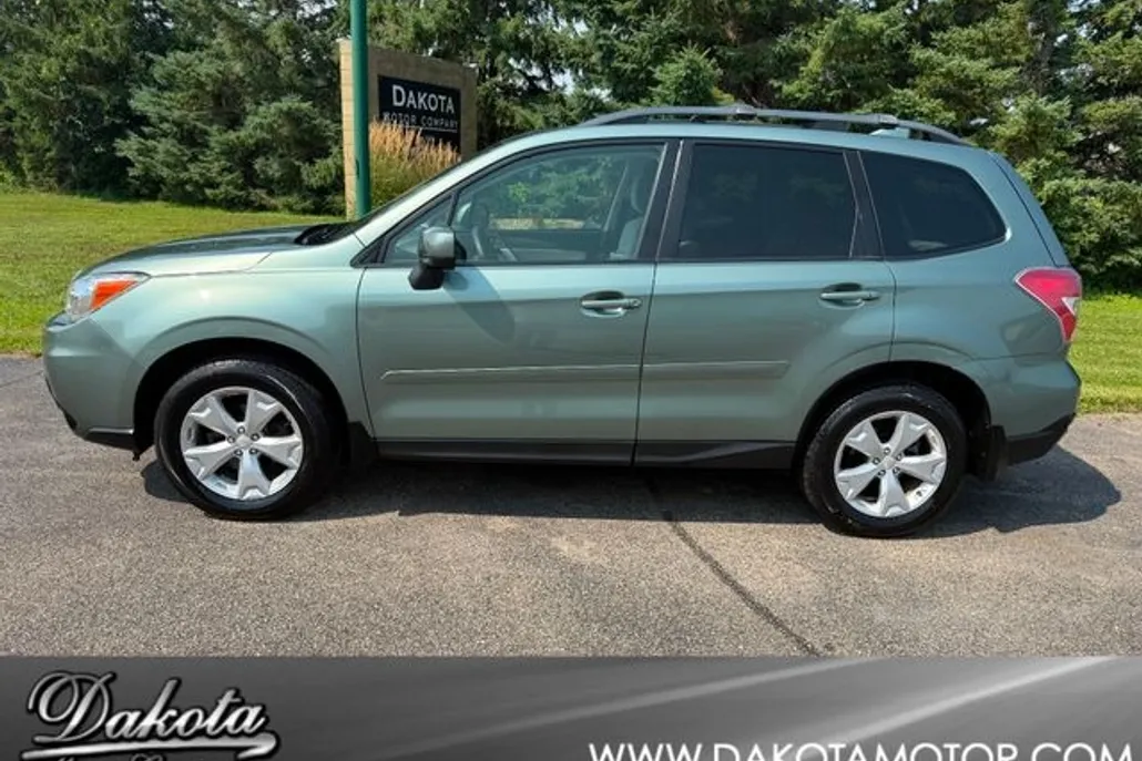 2016 Subaru Forester 2.5i Premium photo 1