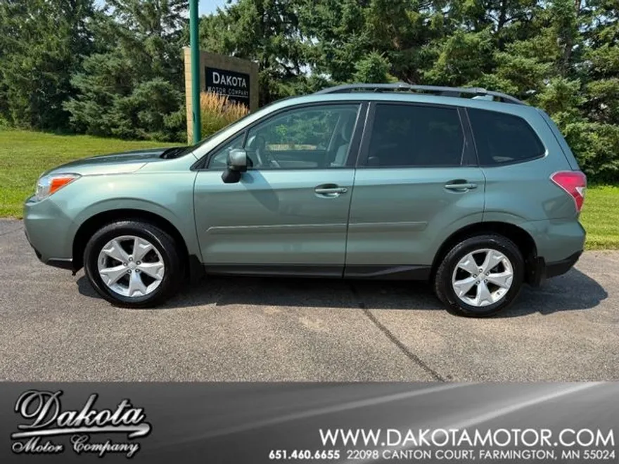 2016 Subaru Forester 2.5i Premium photo 1