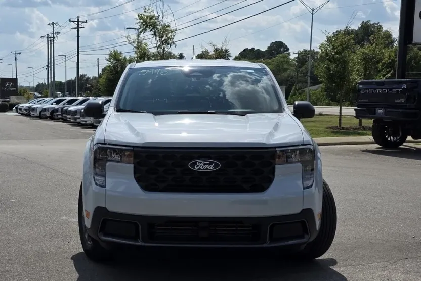 2025 Ford Maverick XLT photo 1