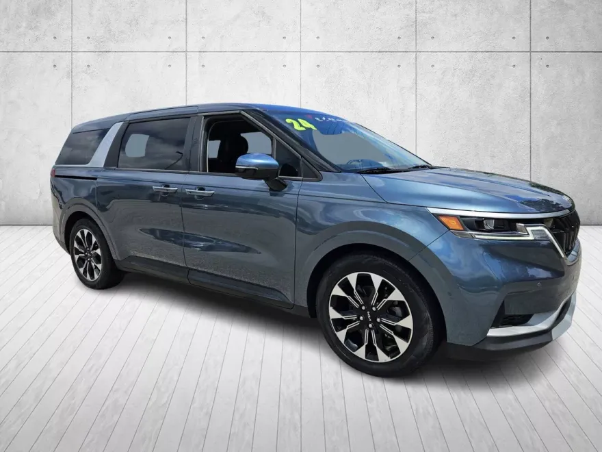 2024 Kia Carnival EX photo 1