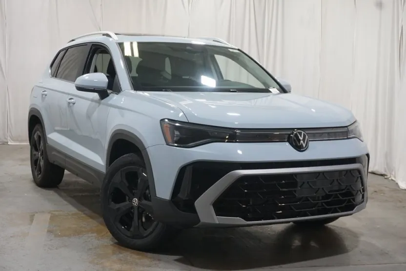 2025 Volkswagen Taos SEL photo 1