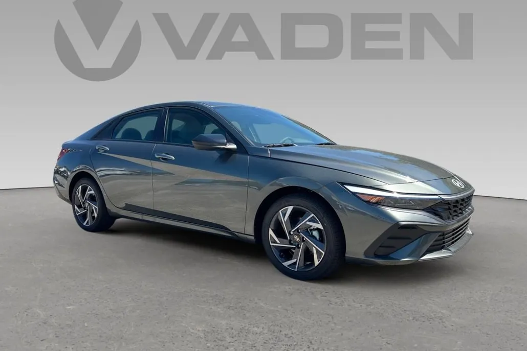 2025 Hyundai Elantra SEL Sport photo 1