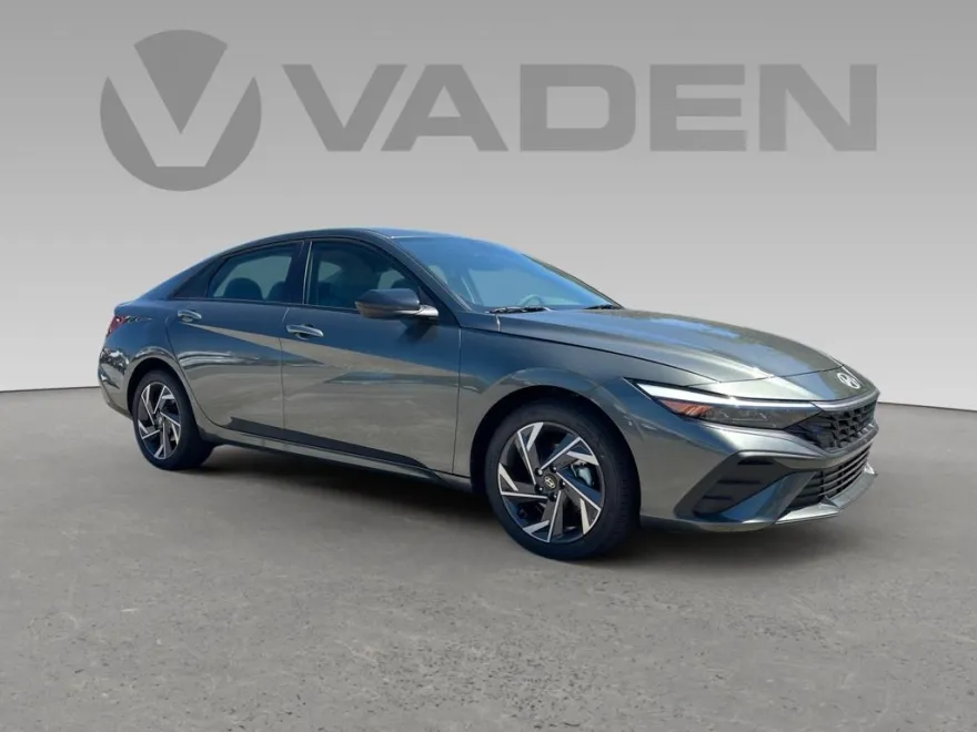 2025 Hyundai Elantra SEL Sport photo 1