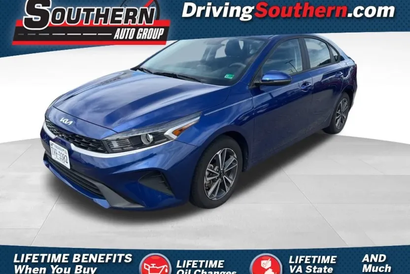 2023 Kia Forte LXS photo 1