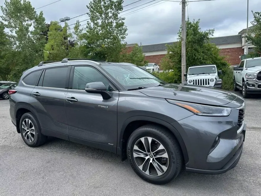 2021 Toyota Highlander XLE photo 1