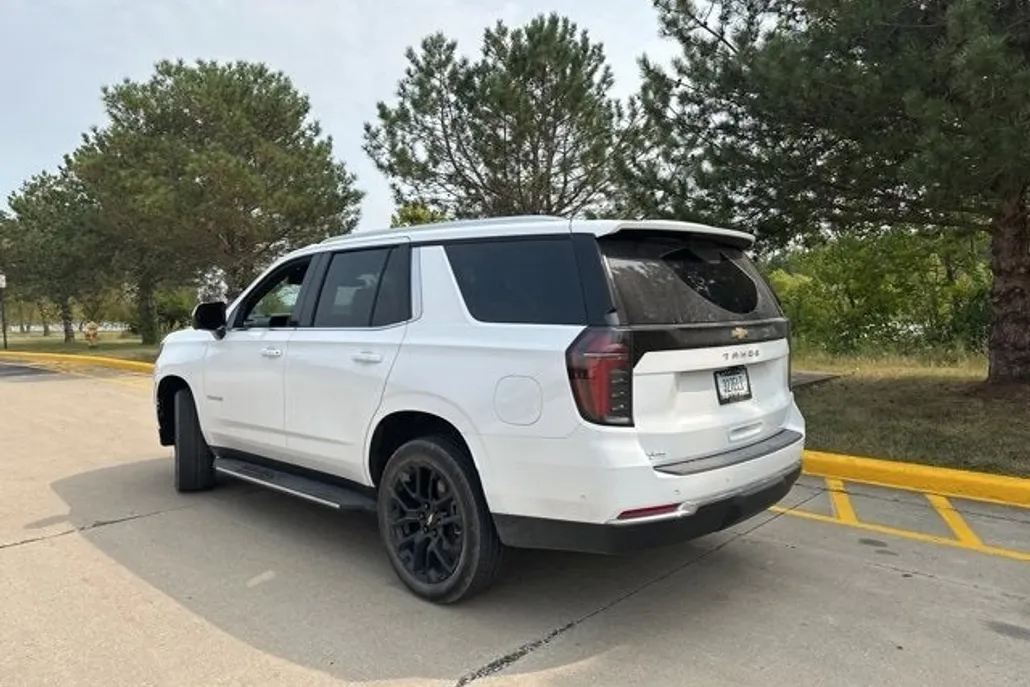 2025 Chevrolet Tahoe LS photo 1