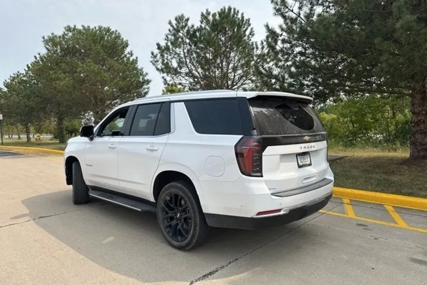 2025 Chevrolet Tahoe LS photo 1