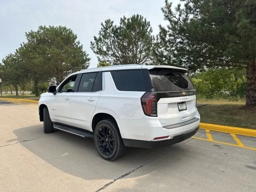 2025 Chevrolet Tahoe LS photo 1