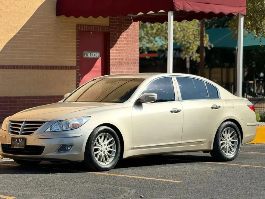 2010 Hyundai Genesis 3.8 photo 1