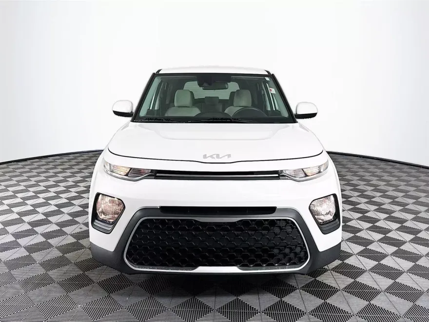 2022 Kia Soul LX photo 1