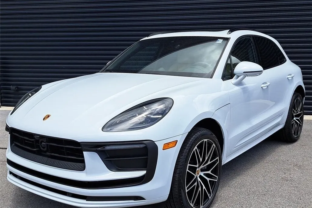 2025 Porsche Macan Base photo 1