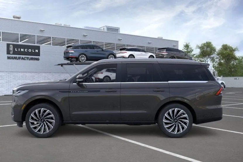 2025 Lincoln Navigator Black Label photo 1