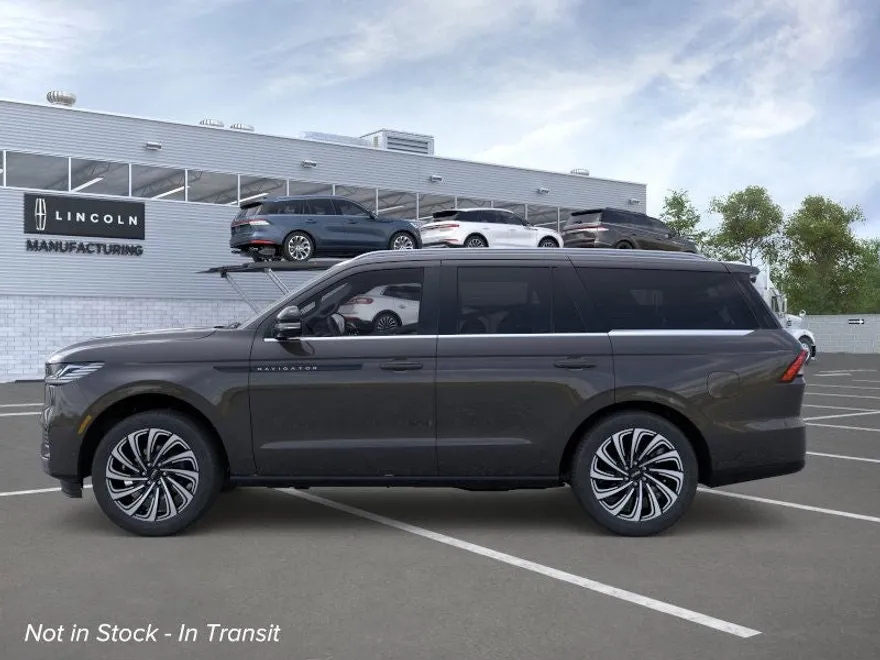 2025 Lincoln Navigator Black Label photo 1