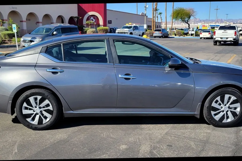 2019 Nissan Altima 2.5 photo 1
