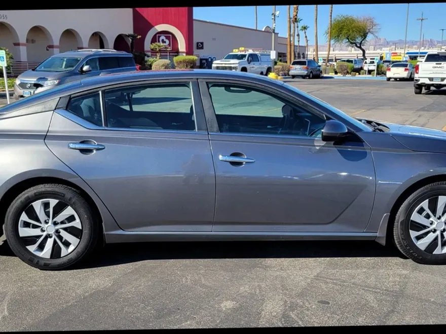 2019 Nissan Altima 2.5 photo 1