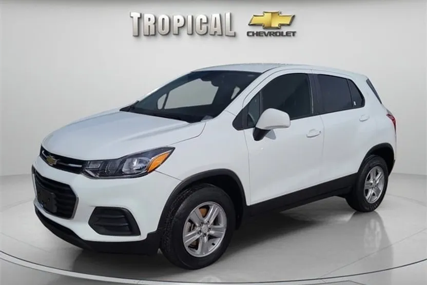 2022 Chevrolet Trax LS photo 1