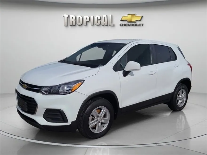 2022 Chevrolet Trax LS photo 1