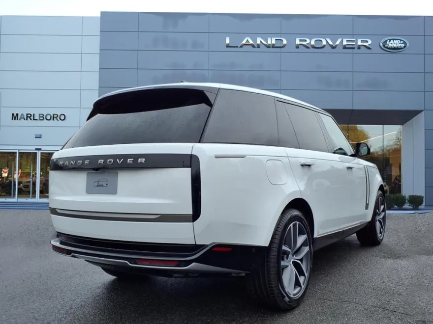 2025 Land Rover Range Rover SE photo 1