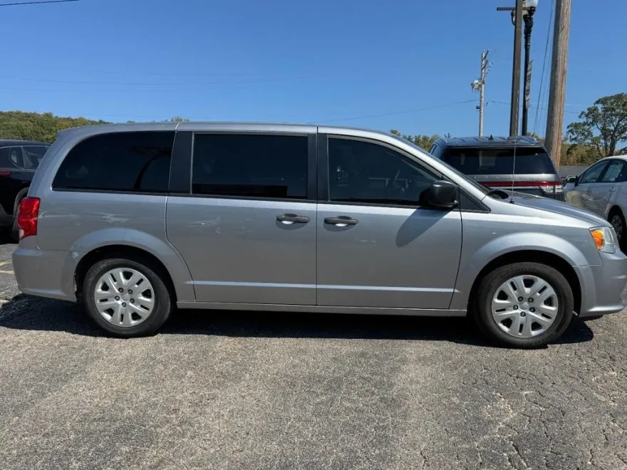2019 Dodge Grand Caravan SE photo 1