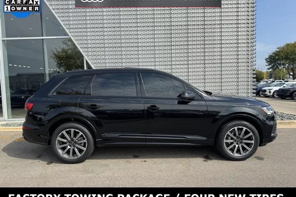 2023 Audi Q7 45 Premium Plus photo 1