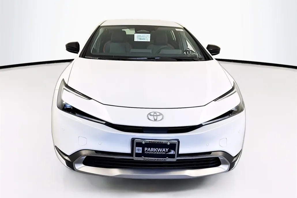 2026 Toyota Prius Plug-in Hybrid SE photo 1