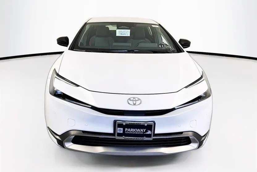 2026 Toyota Prius Plug-in Hybrid SE photo 1