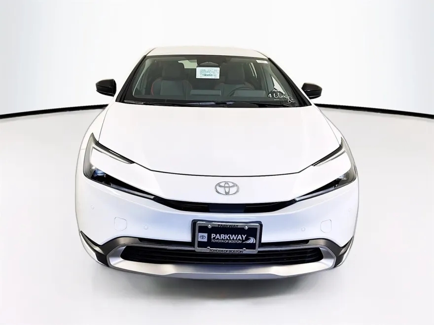 2026 Toyota Prius Plug-in Hybrid SE photo 1