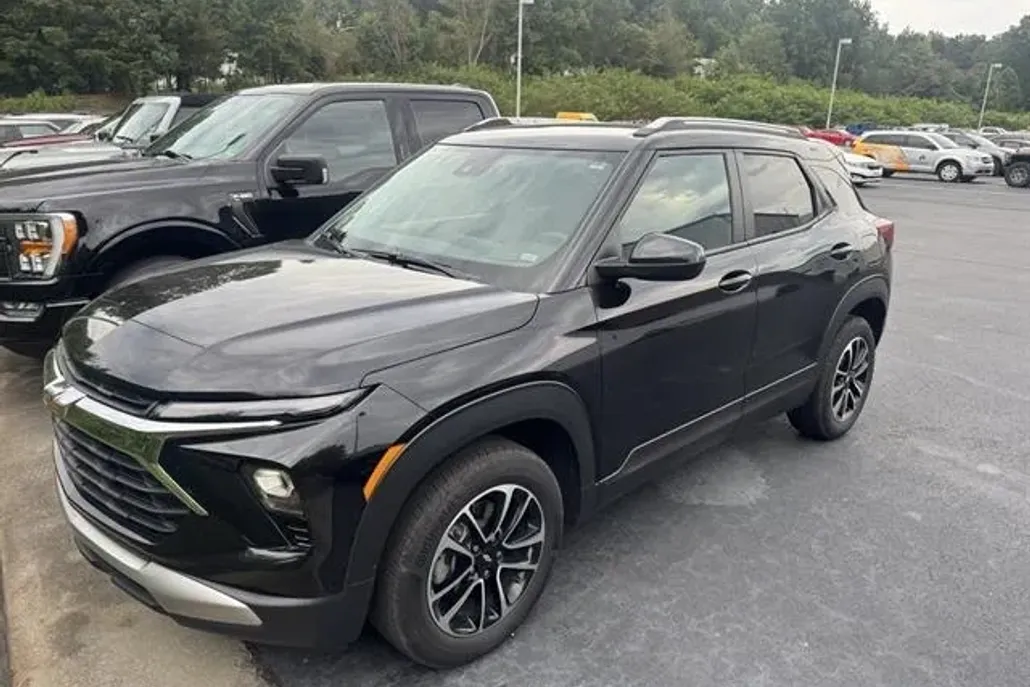 2024 Chevrolet Trailblazer LT photo 1