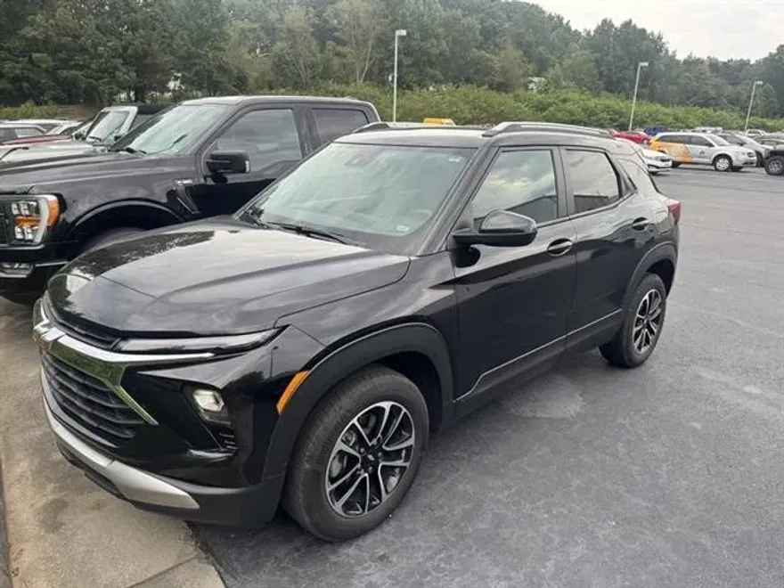 2024 Chevrolet Trailblazer LT photo 1