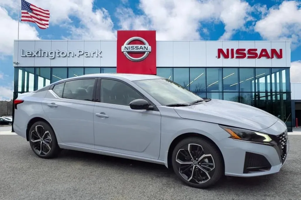 2025 Nissan Altima 2.5 SR photo 1