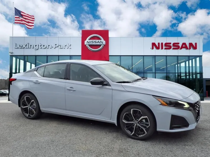 2025 Nissan Altima 2.5 SR photo 1