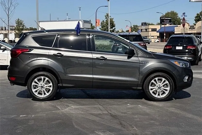2019 Ford Escape SE photo 1