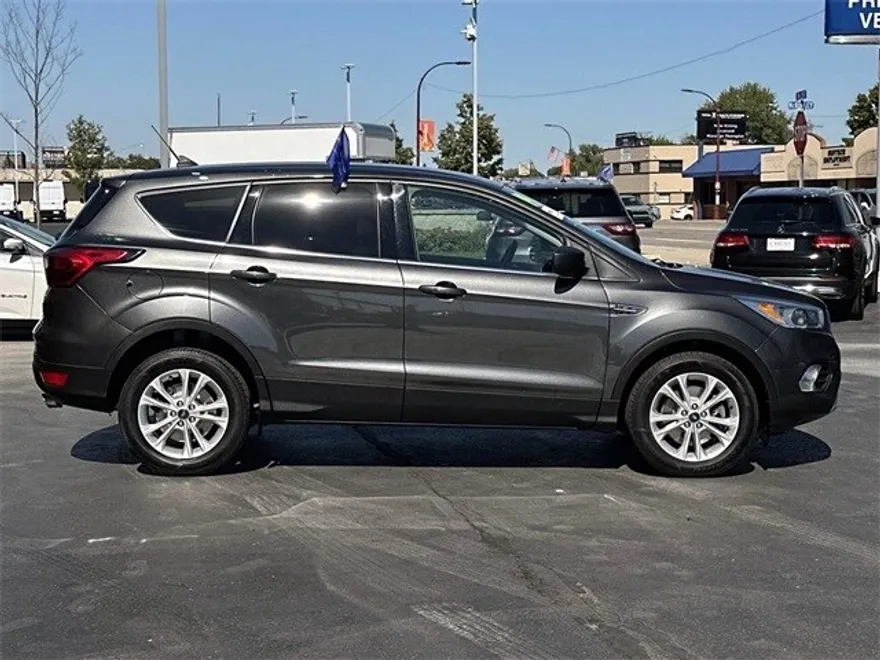 2019 Ford Escape SE photo 1