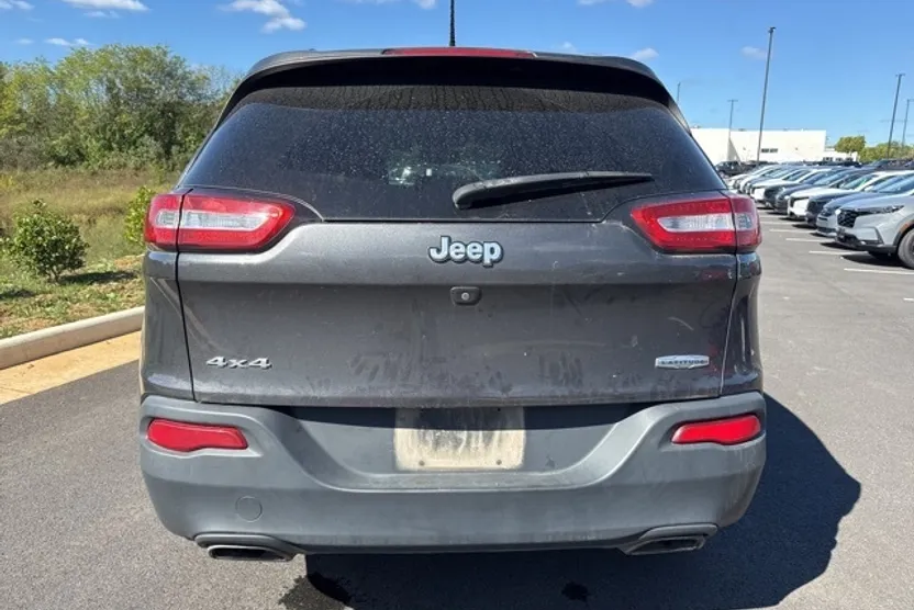 2016 Jeep Cherokee Latitude photo 1