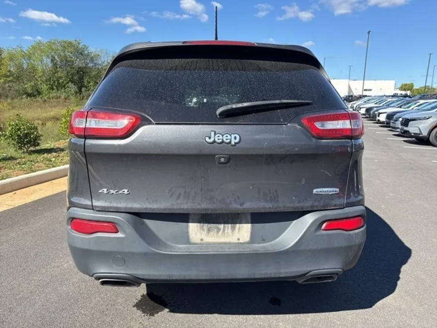 2016 Jeep Cherokee Latitude photo 1