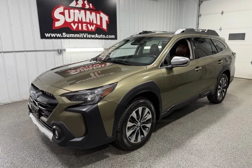 2023 Subaru Outback Touring photo 1