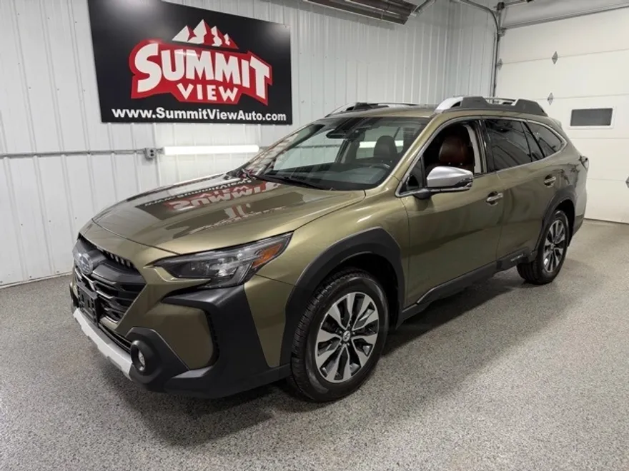 2023 Subaru Outback Touring photo 1