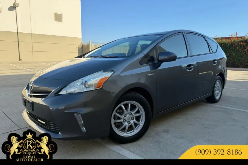 2014 Toyota Prius V Three photo 1