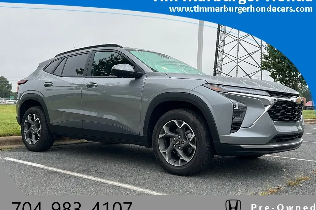 2024 Chevrolet Trax LT photo 1