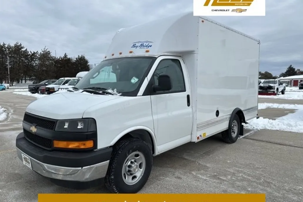 2024 Chevrolet Express Cutaway 3500 photo 1