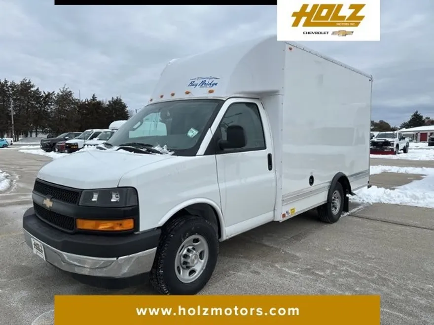2024 Chevrolet Express Cutaway 3500 photo 1