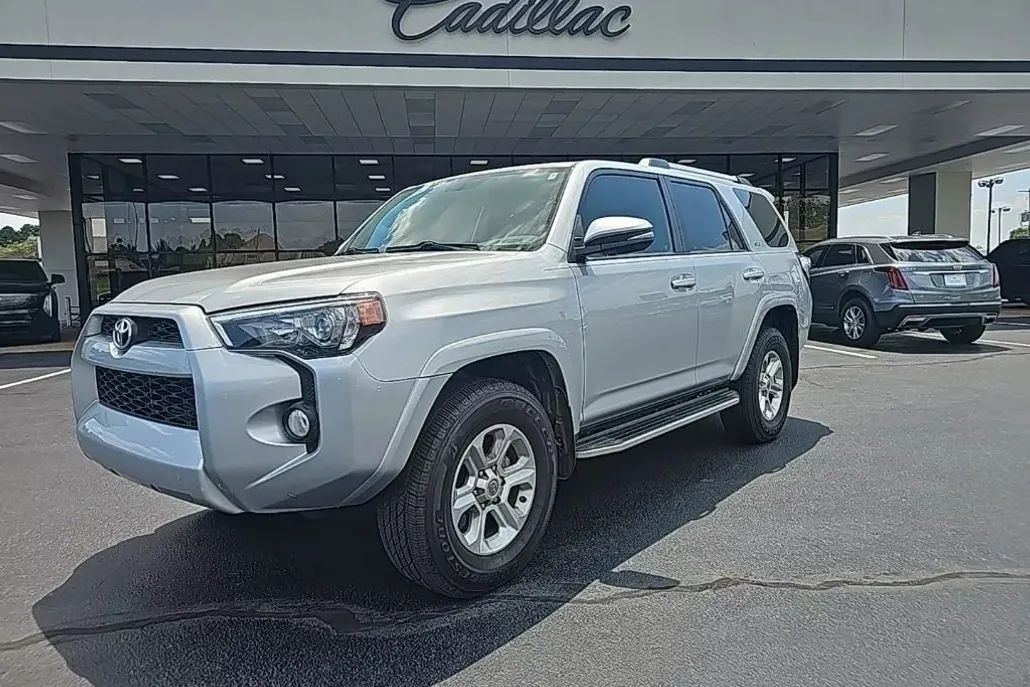 2019 Toyota 4Runner SR5 photo 1
