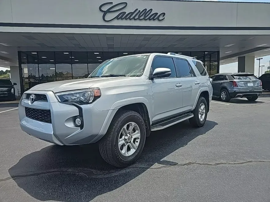 2019 Toyota 4Runner SR5 photo 1