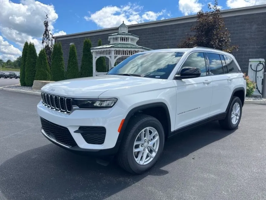 2025 Jeep Grand Cherokee Laredo X photo 1