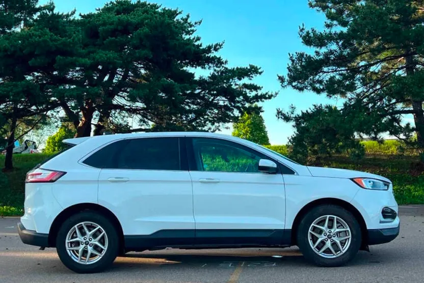 2024 Ford Edge SEL photo 1