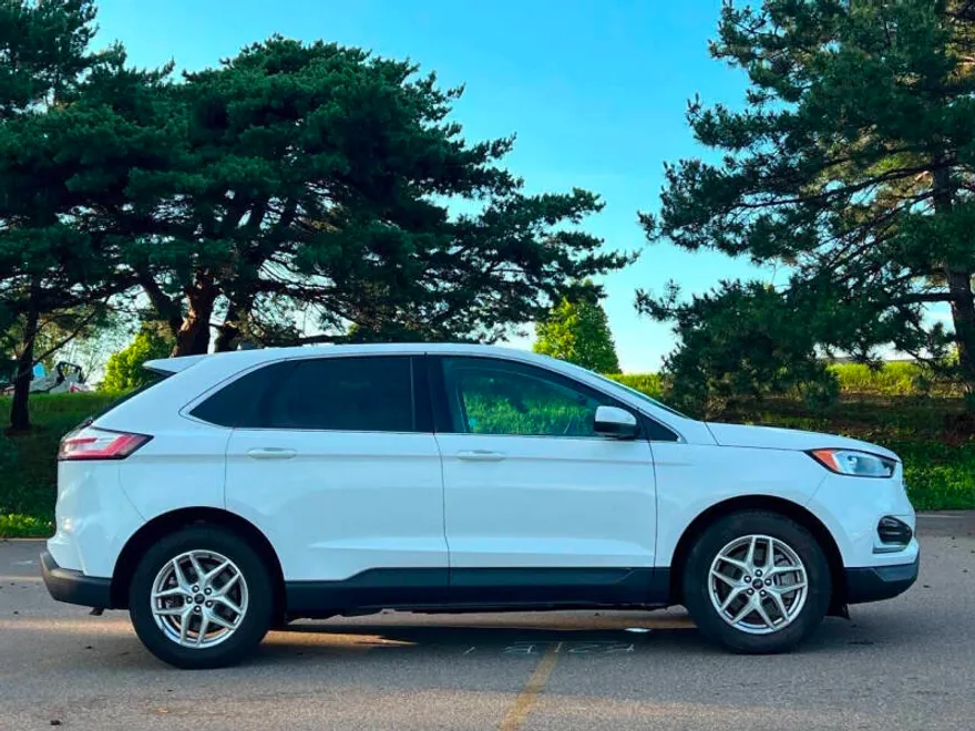 2024 Ford Edge SEL photo 1